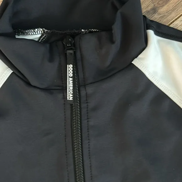 GOOD AMERICAN PERFORMANCE tracksuit. Black & white crop jacket w leggings - Picture 3 of 8